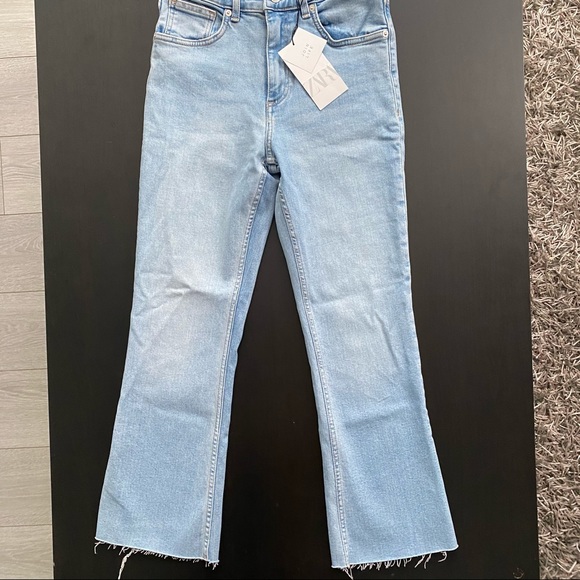 NWT Zara Cropped Flare Jeans | Light Wash | Size US 8 - Picture 7 of 7